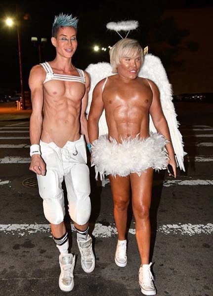 ЖИВИ КУКЛИ – В ТЪРСЕНЕ НА ПЛАСТМАСОВО СЪВЪРШЕНСТВО